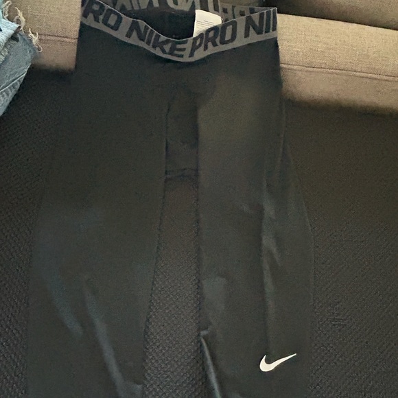 Nike Pro Men’s Capris; size L, great used condition. - Picture 2 of 4